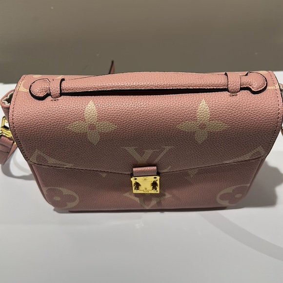 🌸Louis Vuitton Pink Monogram Handbag Used Once In Excellent Condition. - Picture 5 of 16